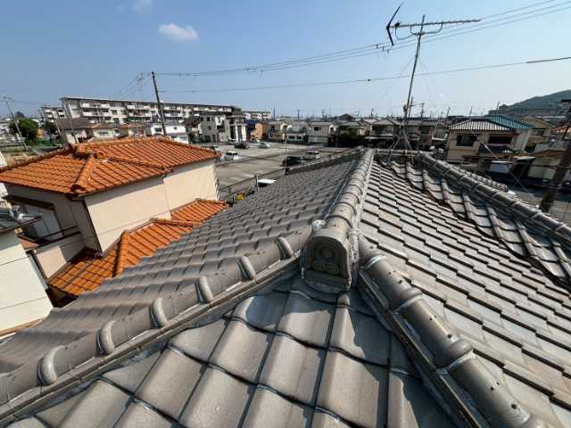 瓦屋根の全景